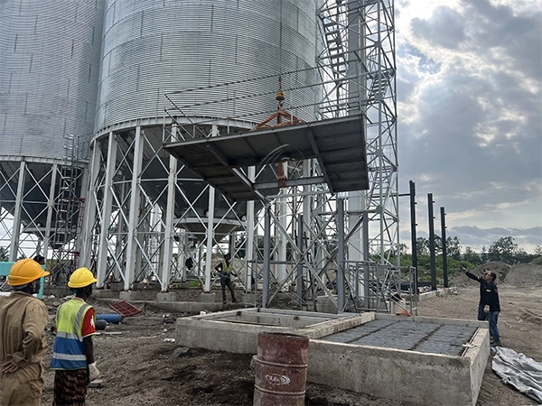 Installation_Of_Large_Storage_Silos_For_A_Feed_Production_Project